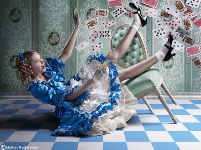 Alice à la renverse_credit Mathieu Paul Gabriel